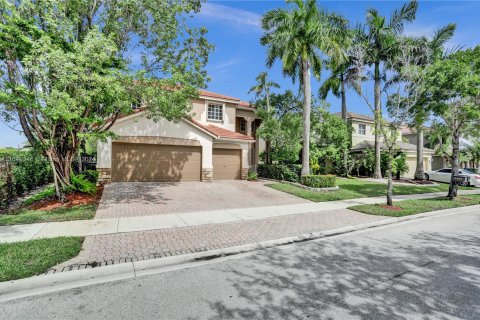 House in Weston, Florida 6 bedrooms, 292.27 sq.m. № 1331907 - photo 2