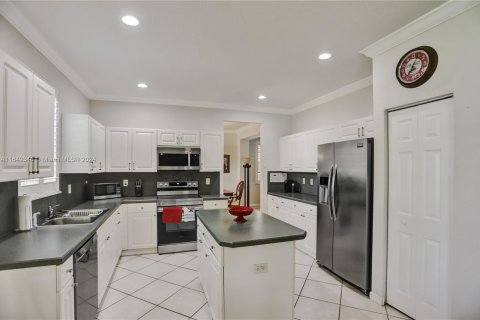 House in Weston, Florida 6 bedrooms, 292.27 sq.m. № 1331907 - photo 11