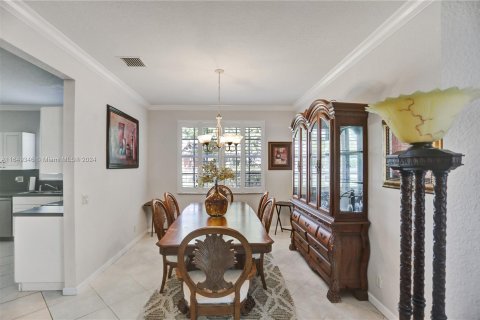 House in Weston, Florida 6 bedrooms, 292.27 sq.m. № 1331907 - photo 18