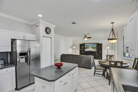 House in Weston, Florida 6 bedrooms, 292.27 sq.m. № 1331907 - photo 12