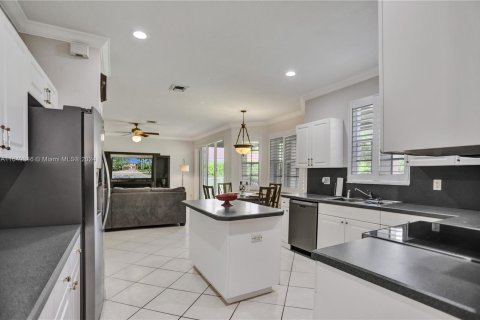 House in Weston, Florida 6 bedrooms, 292.27 sq.m. № 1331907 - photo 16