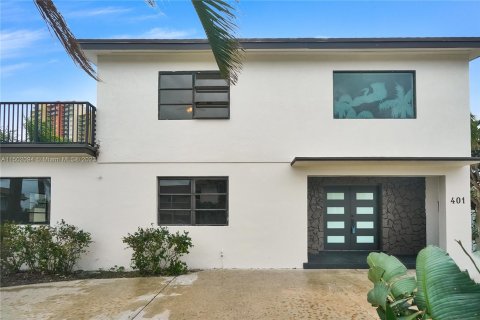 Casa en venta en Riviera Beach, Florida, 4 dormitorios, 303.23 m2 № 909634 - foto 1