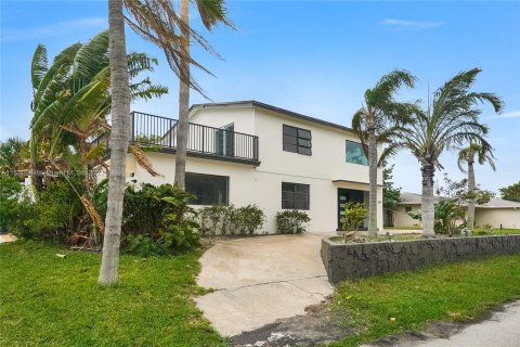Villa ou maison à vendre à Riviera Beach, Floride: 4 chambres, 303.23 m2 № 909634 - photo 4