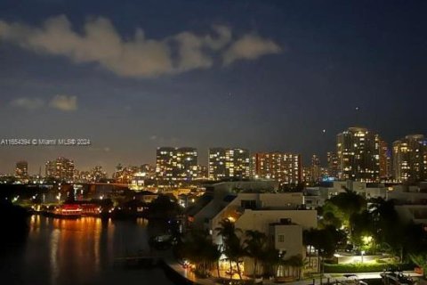 Condo in Sunny Isles Beach, Florida, 1 bedroom  № 1357217 - photo 1