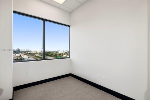 Propiedad comercial en venta en Miami, Florida № 1357218 - foto 3