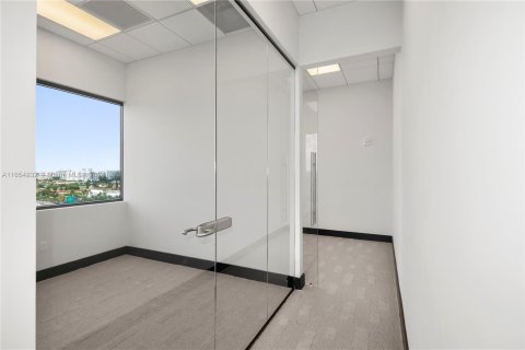 Propiedad comercial en venta en Miami, Florida № 1357218 - foto 4