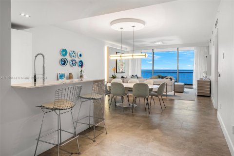 Condominio en venta en Bal Harbour, Florida, 1 dormitorio, 146.41 m2 № 1357261 - foto 8