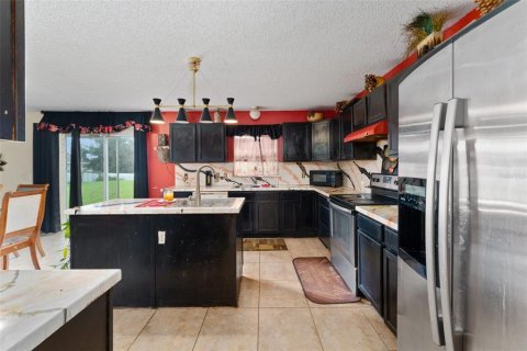 House in Davenport, Florida 4 bedrooms, 283.17 sq.m. № 1384898 - photo 6