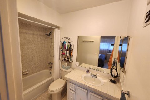 Condo in Lauderdale Lakes, Florida, 2 bedrooms  № 944989 - photo 25