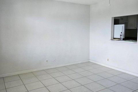 Condominio en venta en Palm Springs, Florida, 1 dormitorio, 59.64 m2 № 618577 - foto 7