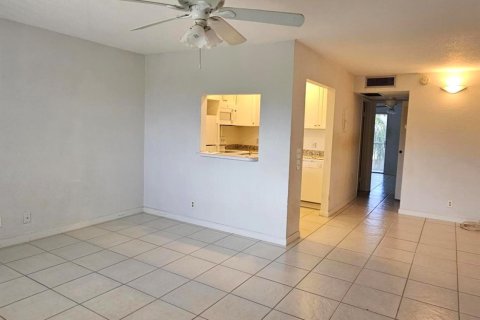 Condominio en venta en Palm Springs, Florida, 1 dormitorio, 59.64 m2 № 618577 - foto 6