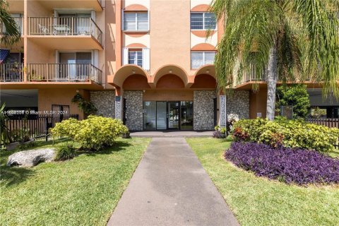 Copropriété à vendre à North Miami, Floride: 1 chambre, 69.68 m2 № 1290945 - photo 2