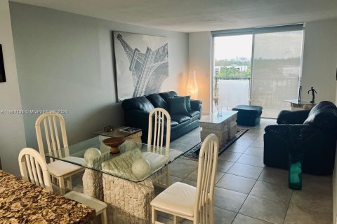 Condominio en venta en North Miami, Florida, 1 dormitorio, 69.68 m2 № 1290945 - foto 5