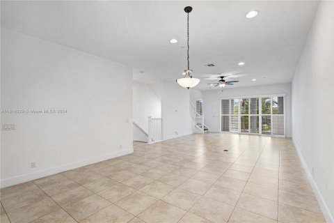 Townhouse in Palm Beach Gardens, Florida 3 bedrooms, 263.84 sq.m. № 1236681 - photo 14