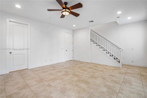 Townhouse in Palm Beach Gardens, Florida 3 bedrooms, 263.84 sq.m. № 1236681 - photo 12