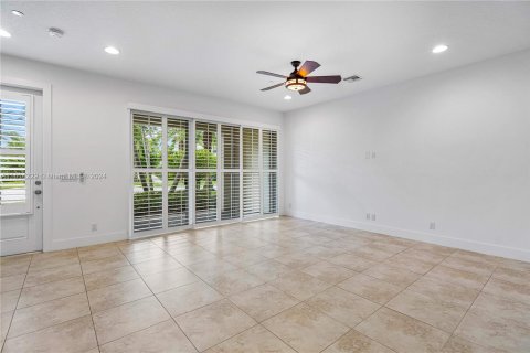 Townhouse in Palm Beach Gardens, Florida 3 bedrooms, 263.84 sq.m. № 1236681 - photo 5