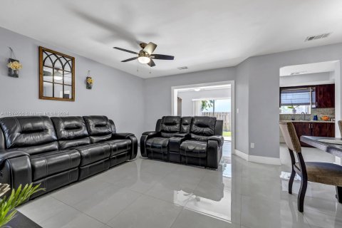 Adosado en venta en Cutler Bay, Florida, 3 dormitorios, 120.12 m2 № 1138710 - foto 7
