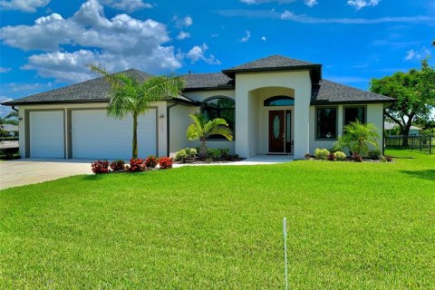 Casa en venta en Punta Gorda, Florida, 3 dormitorios, 176.14 m2 № 1339927 - foto 1