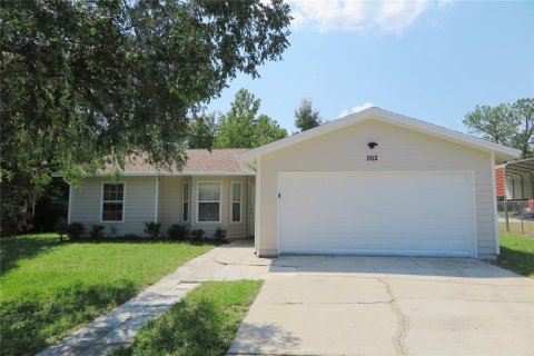 House in Keystone Heights, Florida 3 bedrooms, 118.54 sq.m. № 1339929 - photo 1