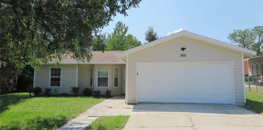 House in Keystone Heights, Florida 3 bedrooms, 118.54 sq.m. № 1339929