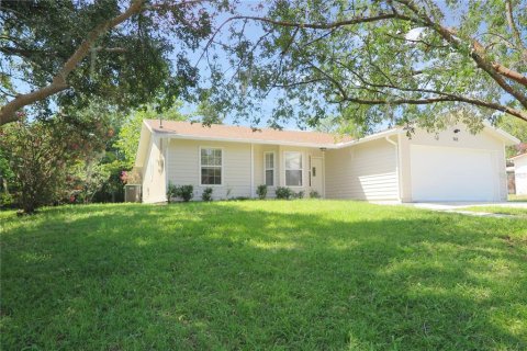 House in Keystone Heights, Florida 3 bedrooms, 118.54 sq.m. № 1339929 - photo 3