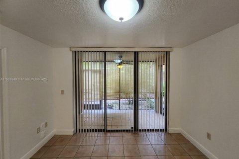 Condo in Miami Lakes, Florida, 1 bedroom  № 1181464 - photo 5