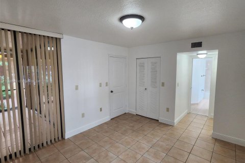 Condominio en venta en Miami Lakes, Florida, 1 dormitorio, 59.46 m2 № 1181464 - foto 12