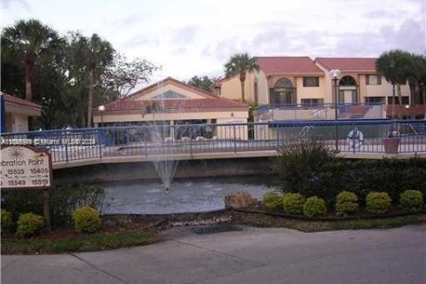 Condo in Miami Lakes, Florida, 1 bedroom  № 1181464 - photo 2