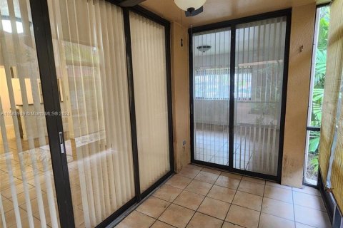 Condominio en venta en Miami Lakes, Florida, 1 dormitorio, 59.46 m2 № 1181464 - foto 4