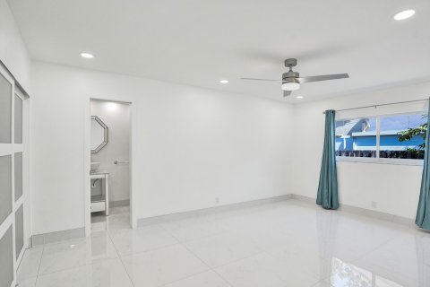 House in Hollywood, Florida 4 bedrooms, 269.04 sq.m. № 1135093 - photo 30