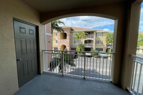 Condo in West Palm Beach, Florida, 3 bedrooms  № 1135094 - photo 2