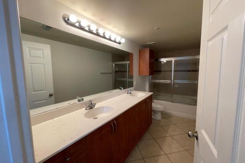 Condo in West Palm Beach, Florida, 3 bedrooms  № 1135094 - photo 4