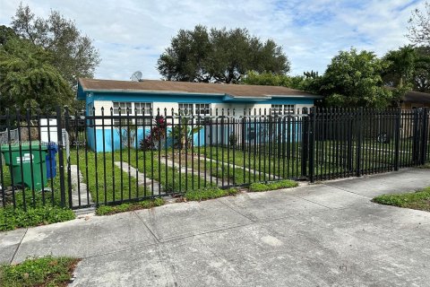 Commercial property in Miami, Florida 167.97 sq.m. № 1388197 - photo 5