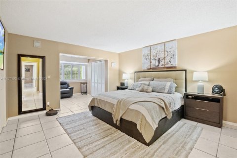 Adosado en venta en Lauderhill, Florida, 3 dormitorios № 1388369 - foto 12