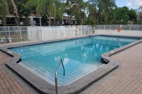 Townhouse in Lauderhill, Florida 3 bedrooms № 1388369 - photo 26