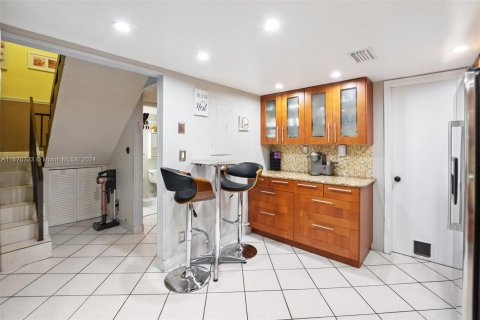 Townhouse in Lauderhill, Florida 3 bedrooms № 1388369 - photo 11