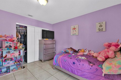 Immobilier commercial à vendre à Miami, Floride: 213.86 m2 № 1377634 - photo 2