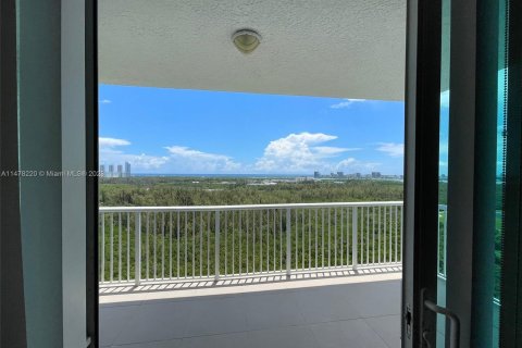 Copropriété à vendre à North Miami, Floride: 2 chambres, 170.38 m2 № 809651 - photo 19