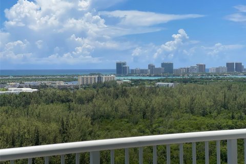 Condominio en venta en North Miami, Florida, 2 dormitorios, 170.38 m2 № 809651 - foto 1