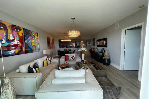 Condominio en venta en North Miami, Florida, 2 dormitorios, 170.38 m2 № 809651 - foto 8