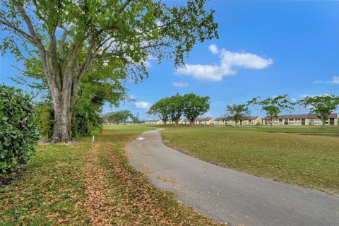 House in Lake Worth, Florida 2 bedrooms, 189.15 sq.m. № 1104448 - photo 22