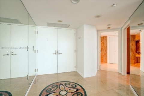 Copropriété à vendre à Miami Beach, Floride: 2 chambres, 125.42 m2 № 1102883 - photo 16