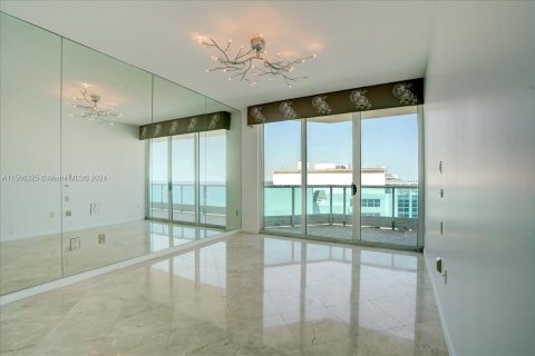 Condo in Miami Beach, Florida, 2 bedrooms  № 1102883 - photo 9