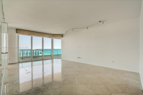 Copropriété à vendre à Miami Beach, Floride: 2 chambres, 125.42 m2 № 1102883 - photo 11