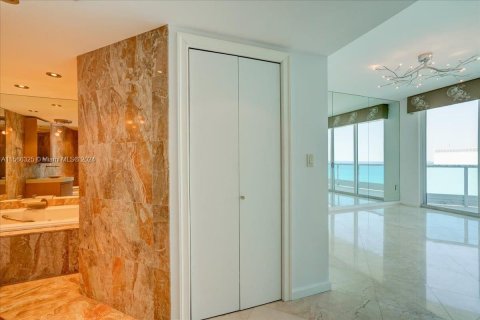 Copropriété à vendre à Miami Beach, Floride: 2 chambres, 125.42 m2 № 1102883 - photo 24