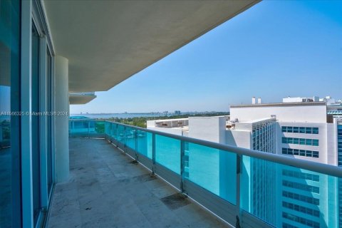 Condo in Miami Beach, Florida, 2 bedrooms  № 1102883 - photo 2