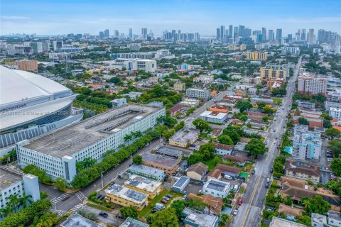 Купить коммерческую недвижимость в Майами, Флорида № 1404726 - фото 17