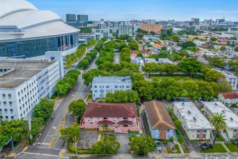 Купить коммерческую недвижимость в Майами, Флорида № 1404726 - фото 10