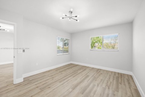 Condo in Pembroke Pines, Florida, 2 bedrooms  № 1404725 - photo 10