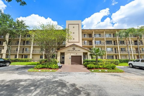 Condo in Pembroke Pines, Florida, 2 bedrooms  № 1404725 - photo 18